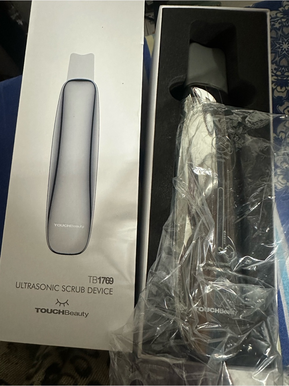 TOUCHBeauty Ultrasonic Scrub Device in Metallic Gray